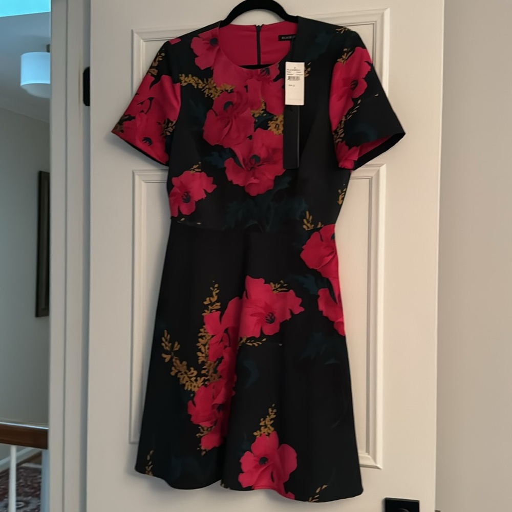 Black Halo dress. Dark green background with fuscia floral pattern. - Picture 2 of 5